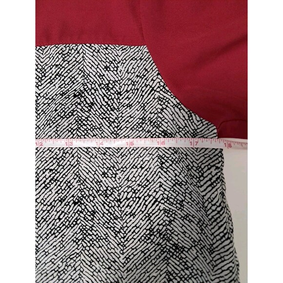 Dahlya Women's Small Short Sleeve Red Colorblock Gray Snakeskin Lightweight Top - Picture 7 of 7